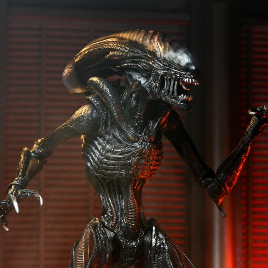 NECA Alien: Romulus Ultimate Scorched Xenomorph