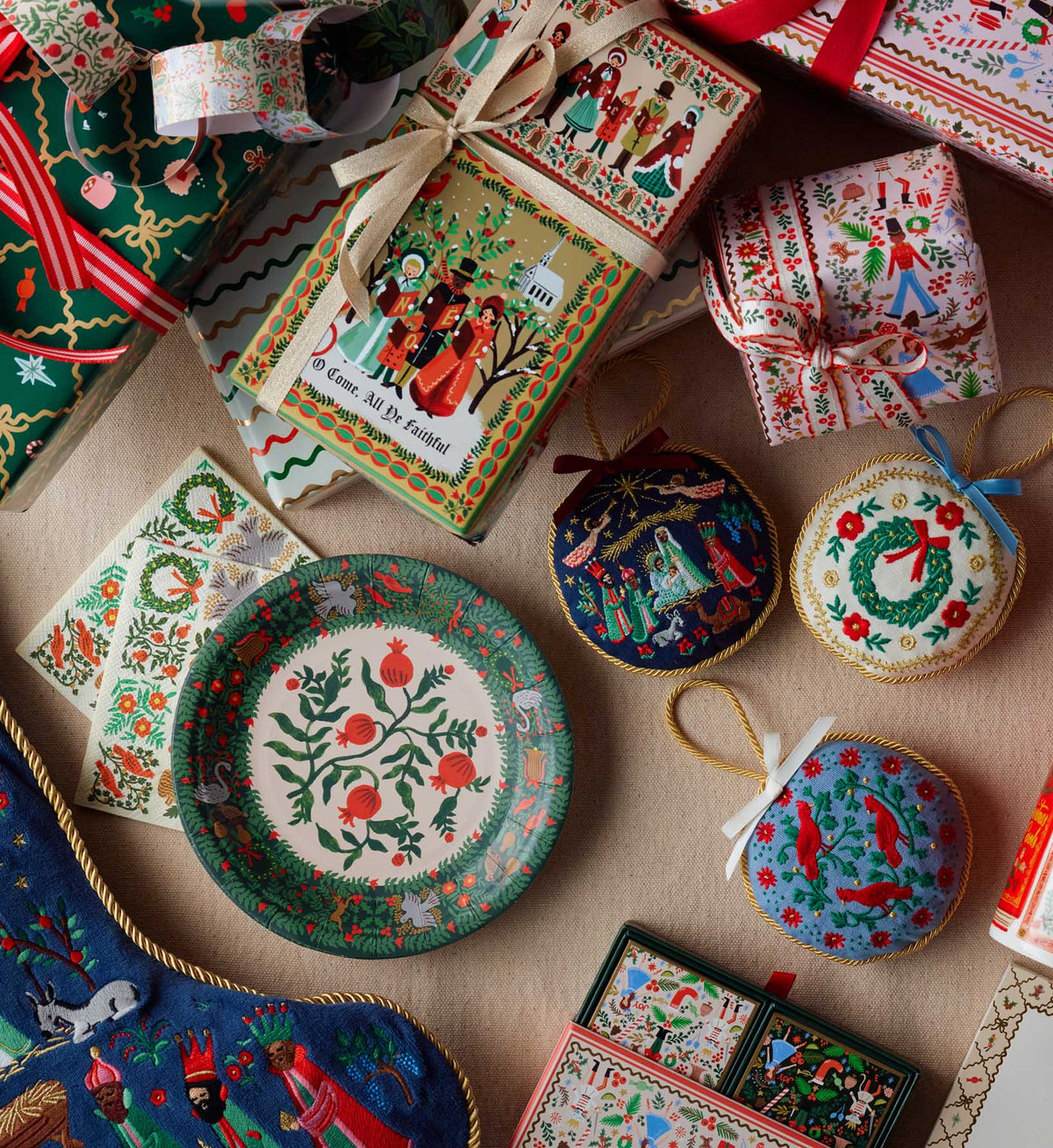 Small Paper Plates - Christmastide
