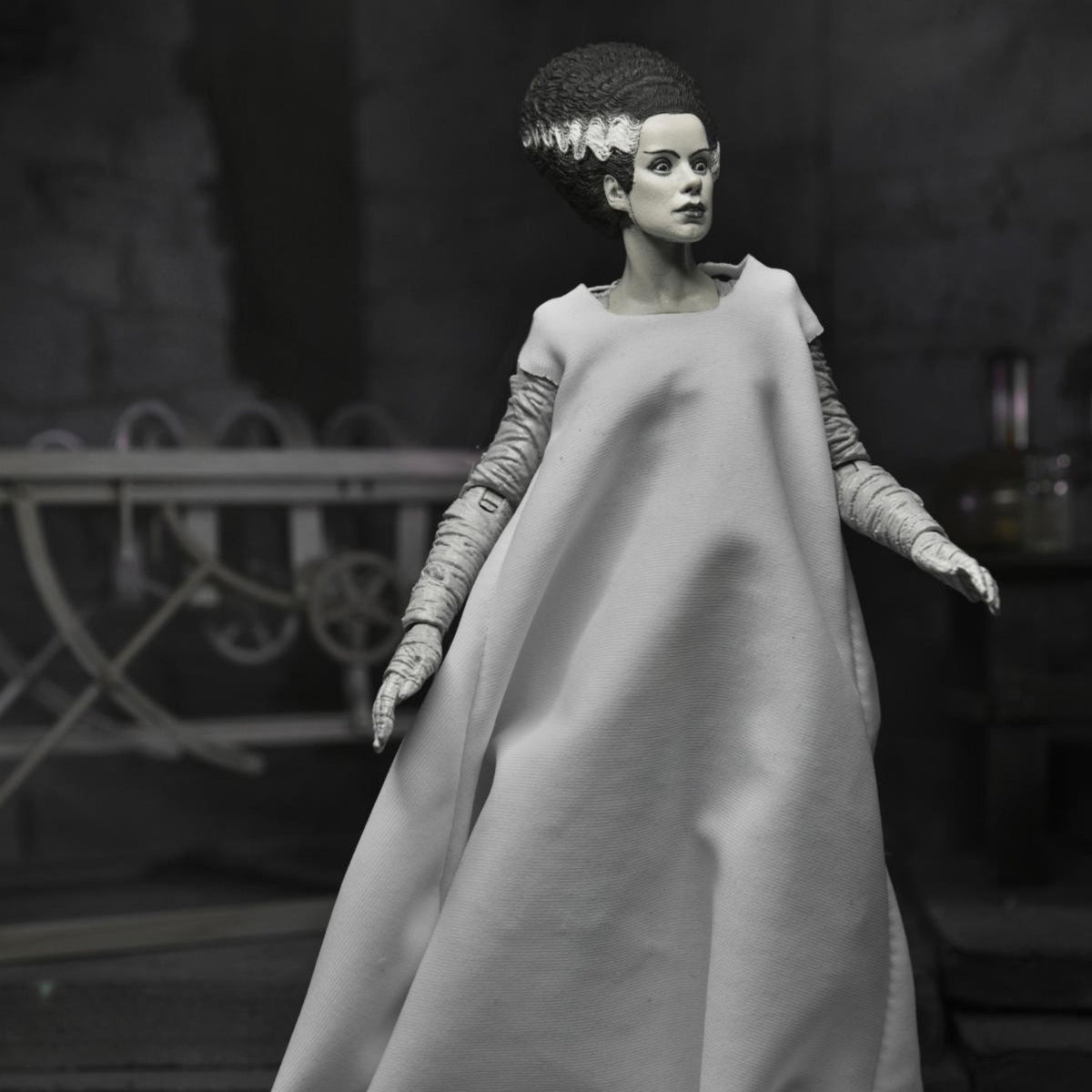 NECA Universal Monsters Ultimate Bride of Frankenstein (Black & White)