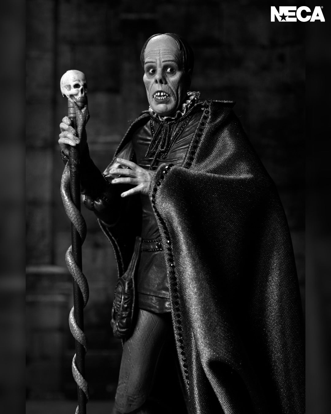 NECA Phantom Of The Opera (1925) Ultimate Phantom Of The Opera "Masque Of The Red Death" (Black & White)