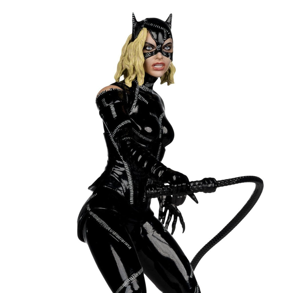 DC Multiverse Theatrical Deluxe Battle Damaged Catwoman (Batman Returns)