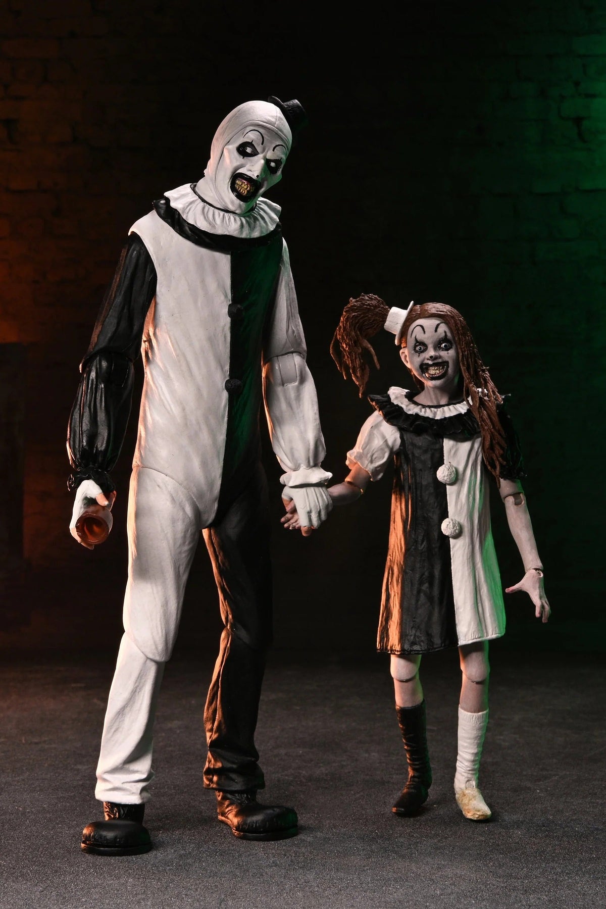 NECA Terrifier 2 Ultimate Art the Clown & The Little Pale Girl